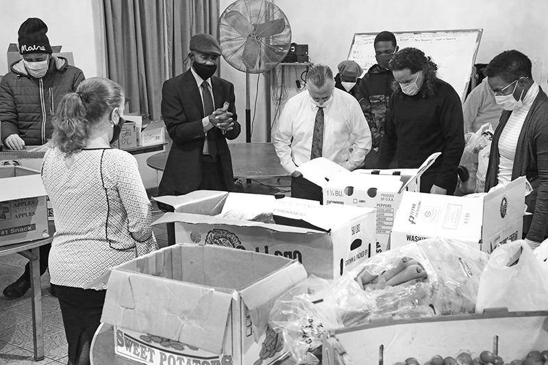 Feeding the Needy : Homeless : Street Life : New York : Personal Photo Projects :  Richard Moore Photography : Photographer : 